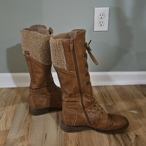 Tan Lace-Up Women's Boots with Shearling Lining